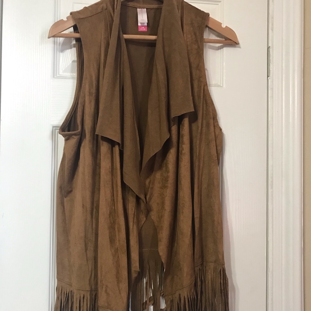 Black and brown chaleco